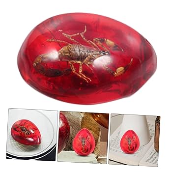 琥珀色の蜜蝋の僧侶の彫刻 琥珀色の蜜蝋の僧侶の彫刻 琥珀色の蜜蝋の僧侶の彫刻